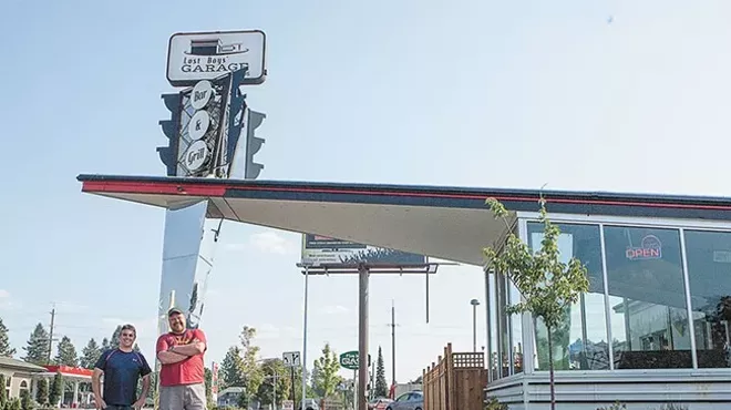 Image: Happy Hour of the Week: Laid back livin' on the North Side at Lost Boys' Garage