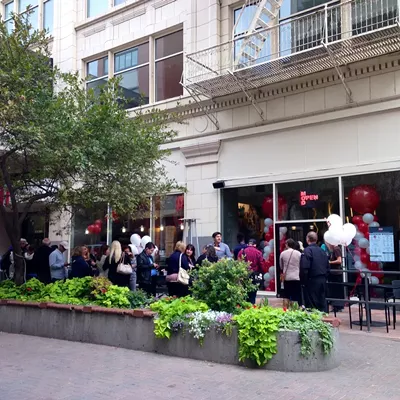 Image: MOD Pizza opens downtown, citizenry braves elements for shot at free pizza