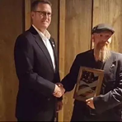 Image: Rep. Matt Shea presents Oregon-standoff figure Bosworth with "2016 Patriot of the Year" award.