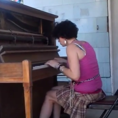 West Central porch pianist video goes viral