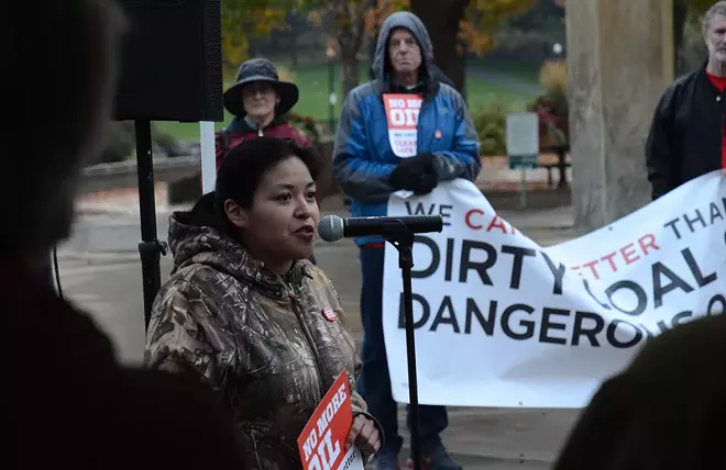 Environmental, safety risks dominate public testimony on oil train shipments