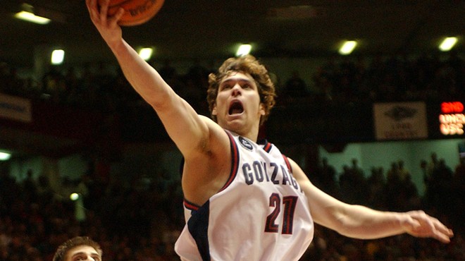 Image: Gonzaga readies to hang Courtney Vandersloot's and Dan Dickau's numbers in the rafters