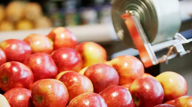 Image: Tariffs could raise apple prices, pinching shoppers who'll pay more even as growers earn less