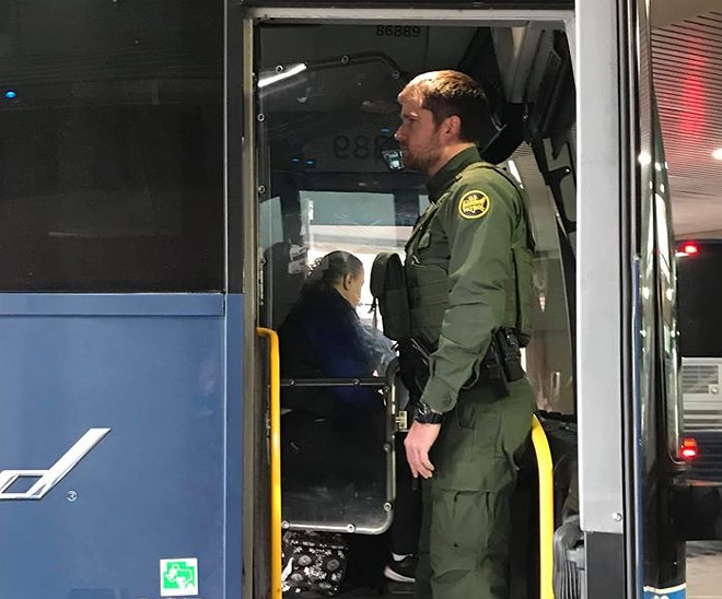 Border Patrol memo: Agents can't raid Greyhound buses without Greyhound's permission