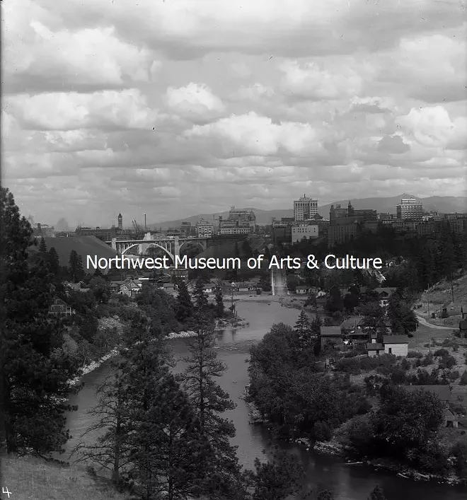 The MAC's digital photo collections are now available