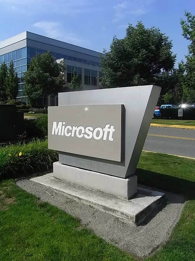 Unlike Its Neighbor, Microsoft Opts to Stay Home in Washington State