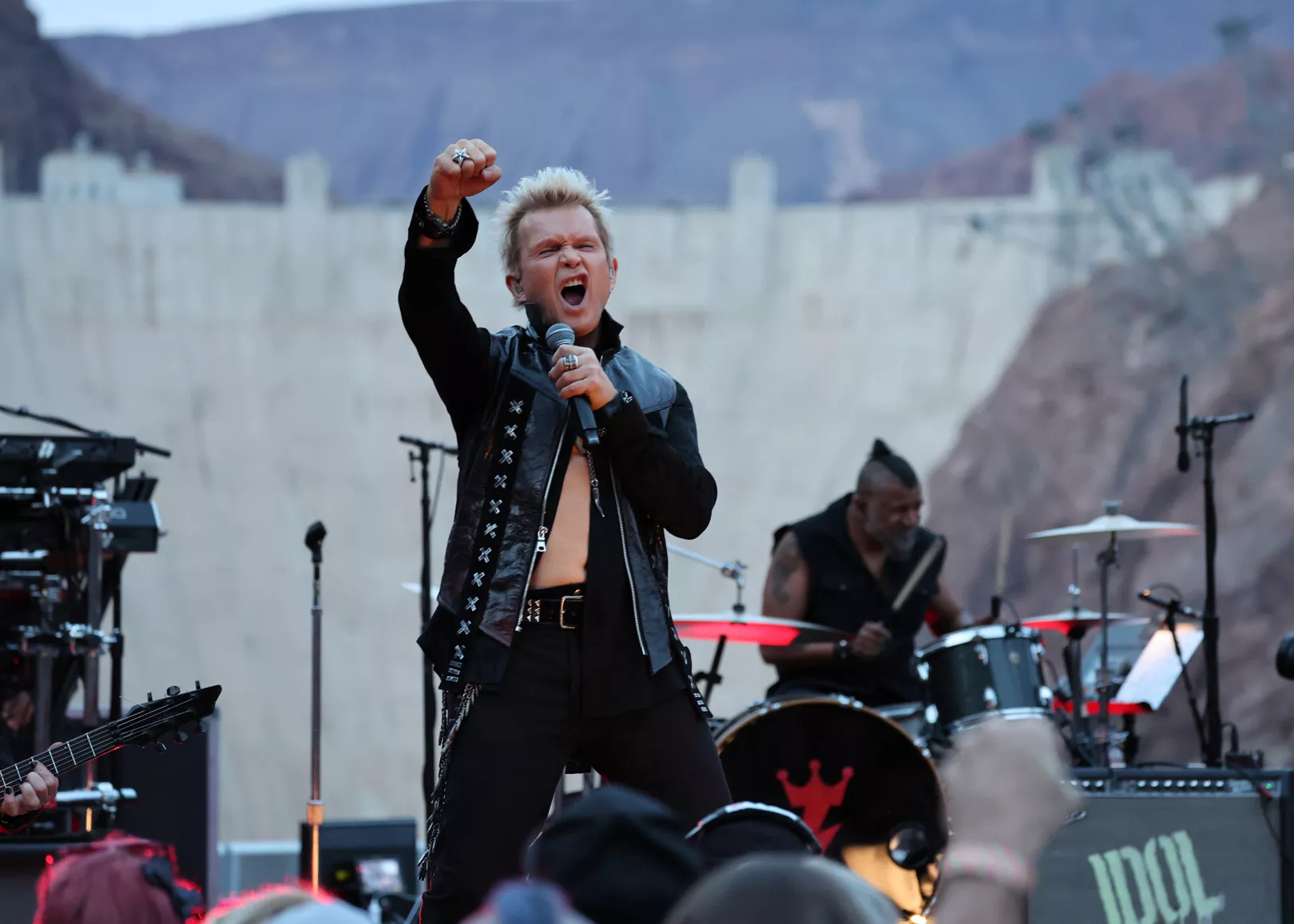 Billy Idol's extreme infatuation with providing souvenirs for his live